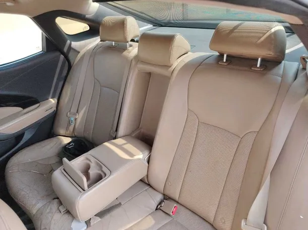 Car image 15
