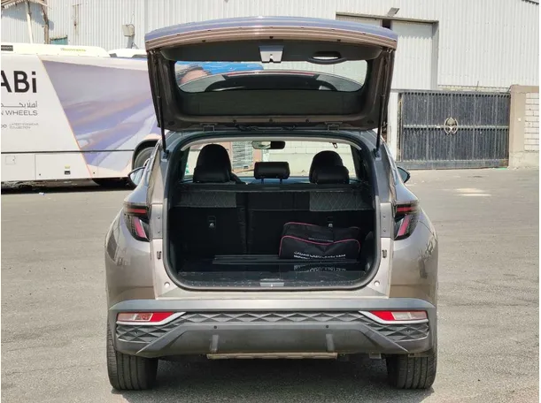 Car image 28