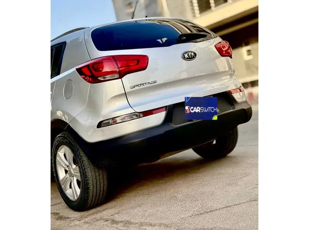 Car image 7