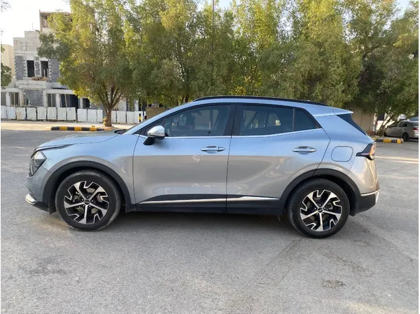Car image 8