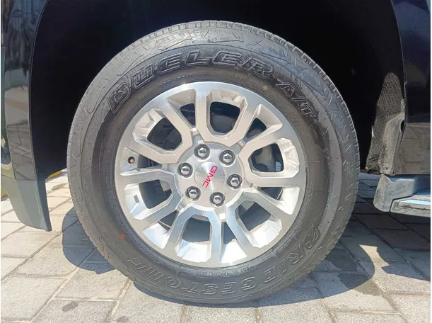 Car image 10