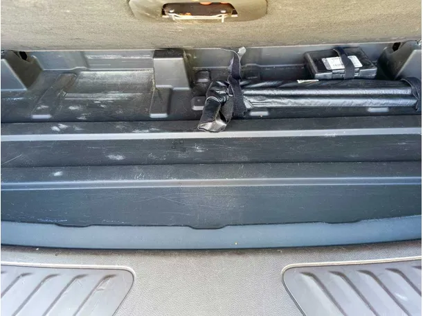 Car image 35