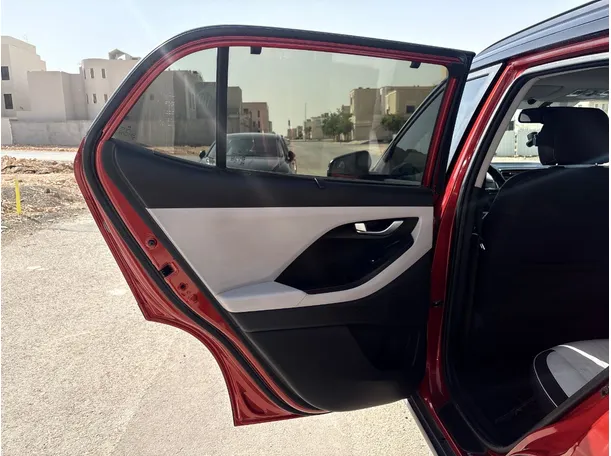 Car image 14