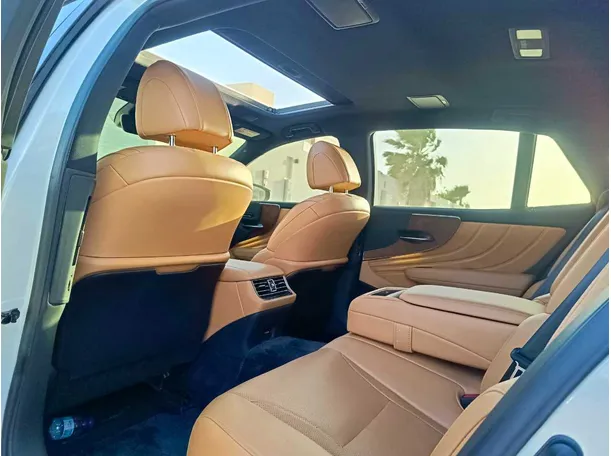 Car image 23