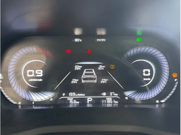 Car image 10