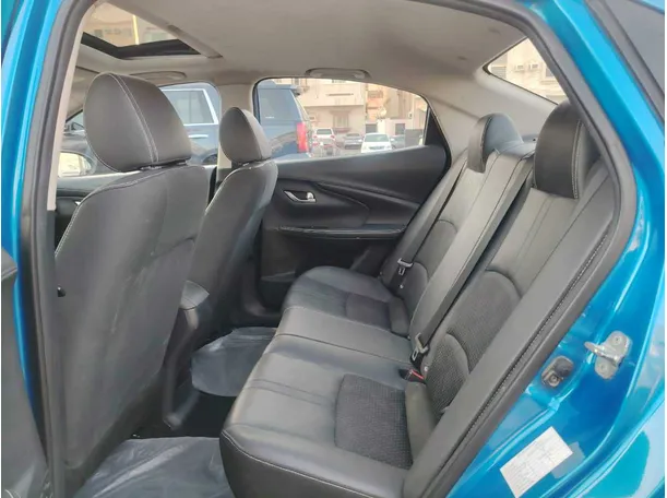 Car image 18