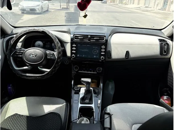 Car image 19