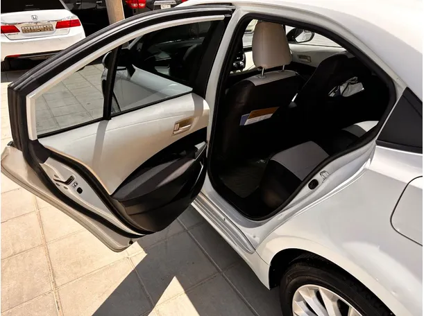Car image 13