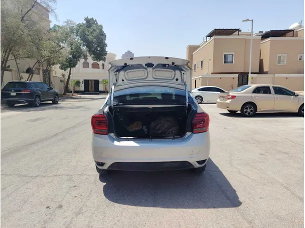 Car image 23