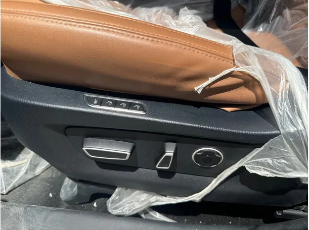 Car image 28