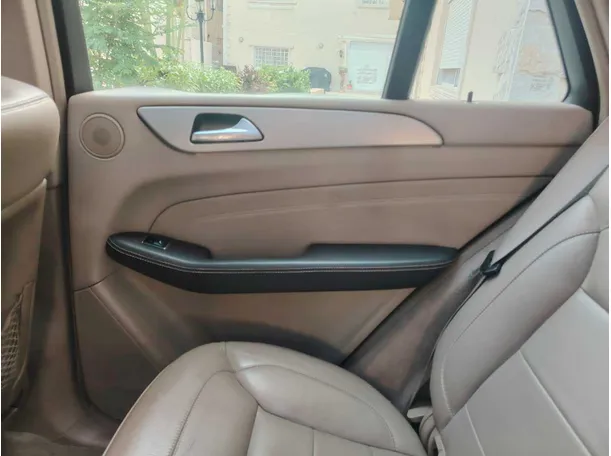 Car image 34