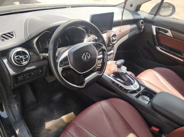 Car image 13
