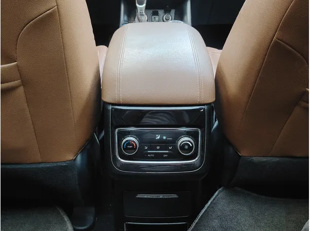 Car image 32