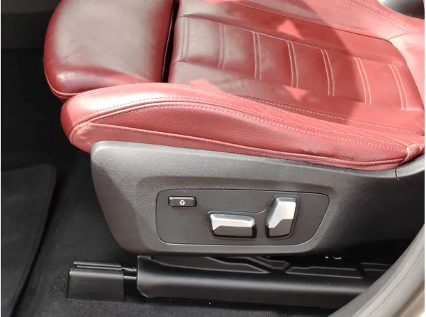 Car image 31
