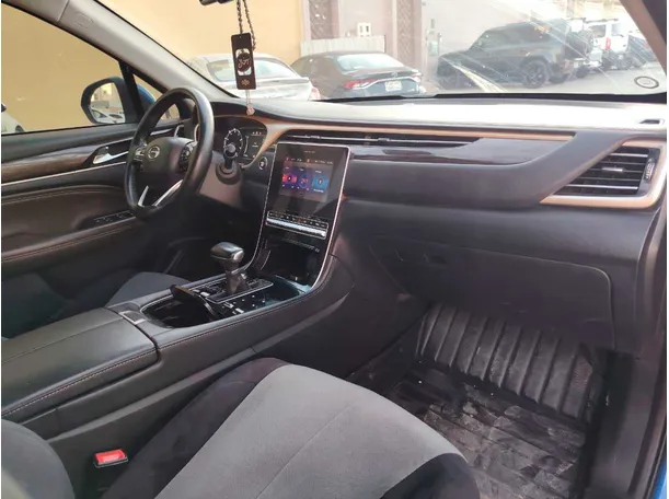 Car image 14