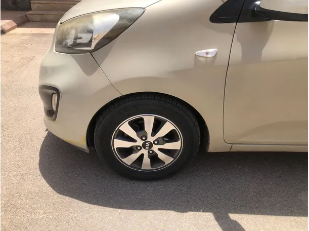 Car image 9