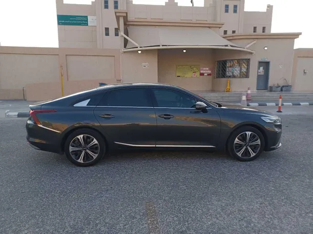 Car image 4