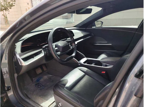 Car image 12
