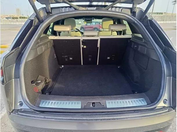 Car image 27