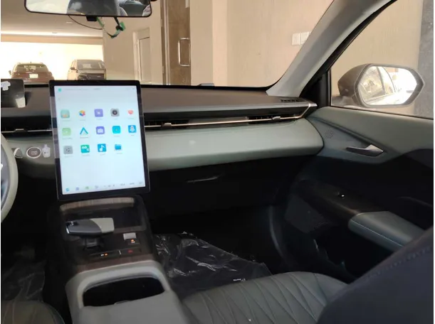 Car image 23
