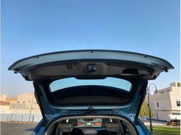 Car image 19