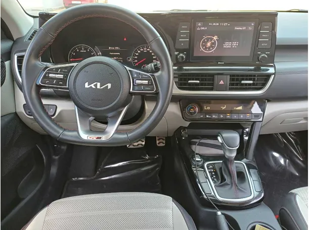 Car image 17