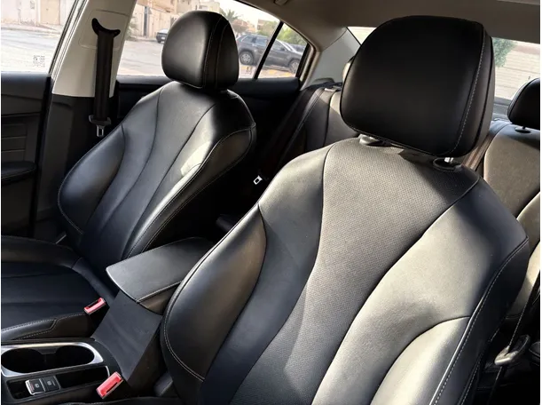 Car image 13