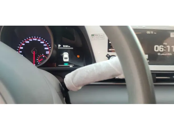 Car image 25