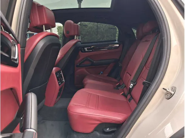 Car image 13