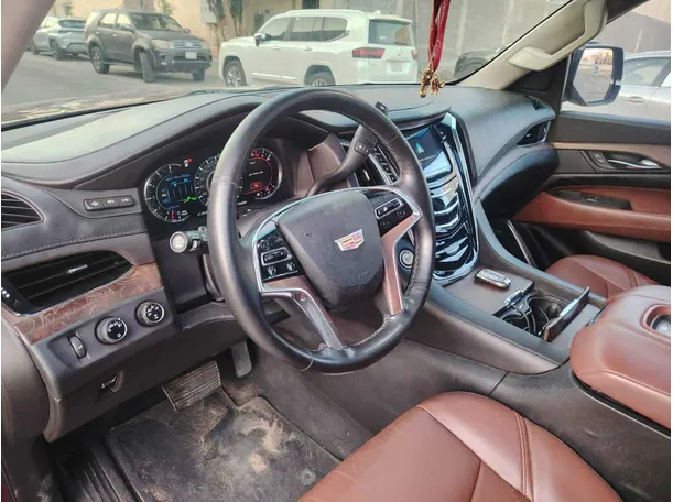 Car image 13
