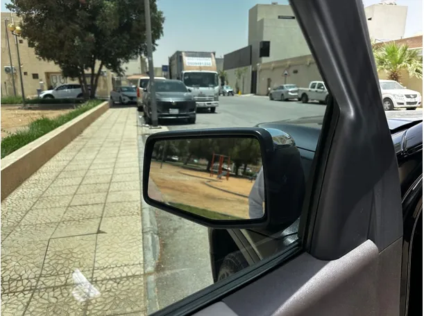 Car image 25