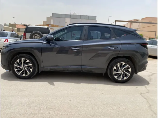 Car image 8