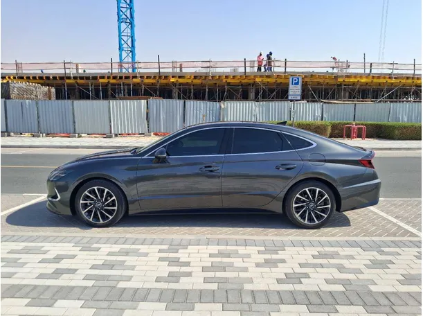 Car image 4