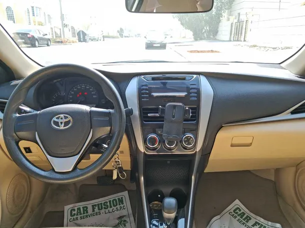 Car image 14