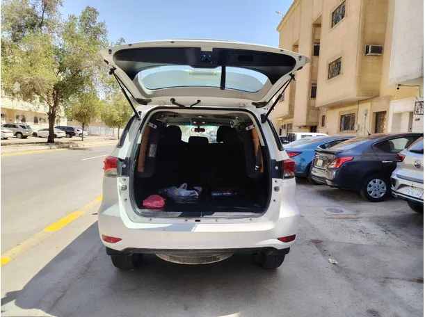 Car image 23