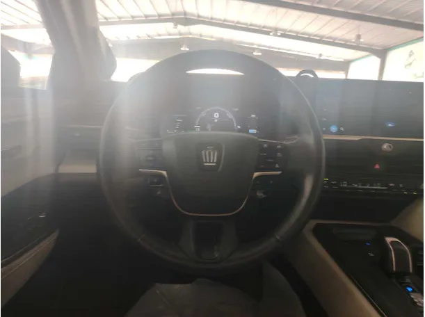 Car image 30