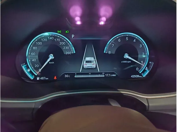 Car image 19
