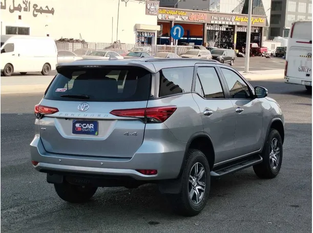 Car image 5