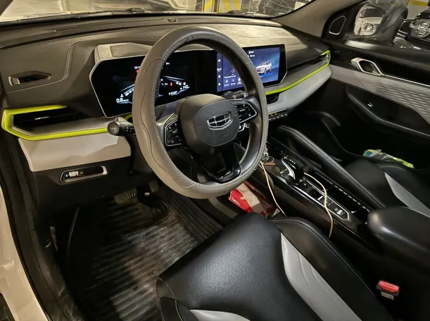 Car image 11