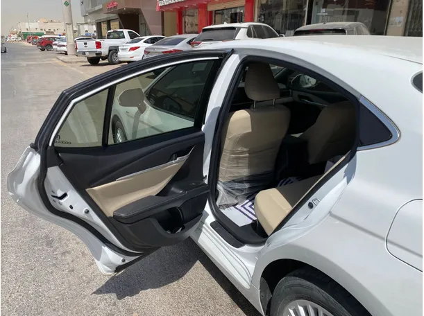 Car image 12
