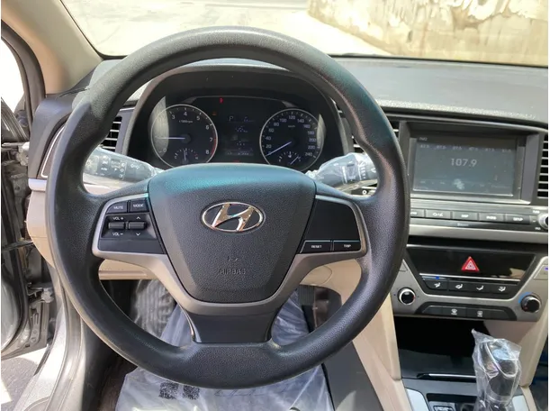 Car image 14