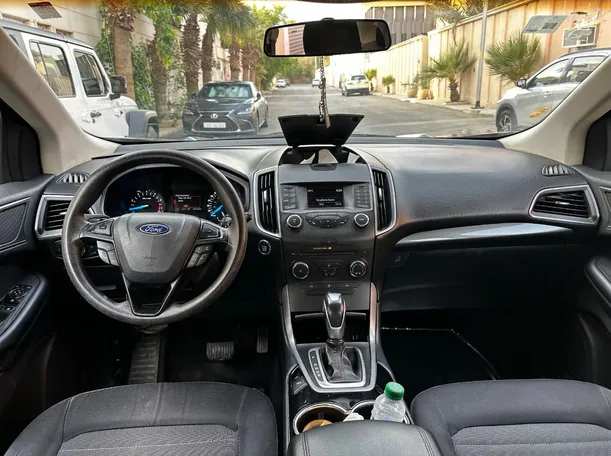 Car image 17