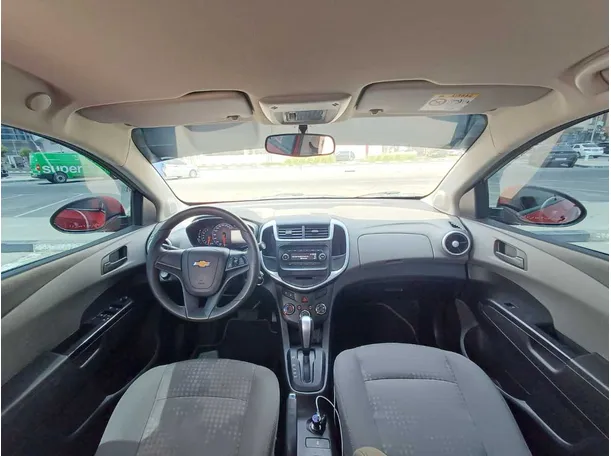Car image 14