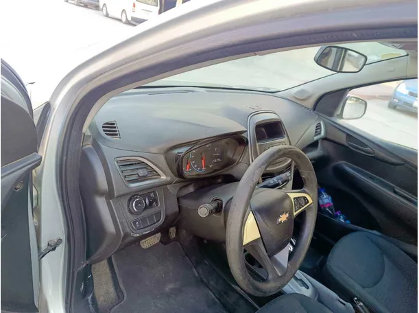 Car image 14
