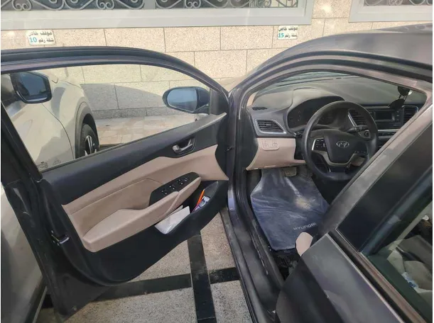 Car image 11