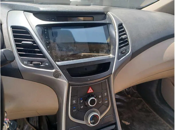 Car image 18