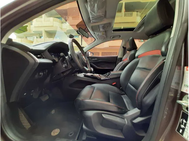 Car image 12