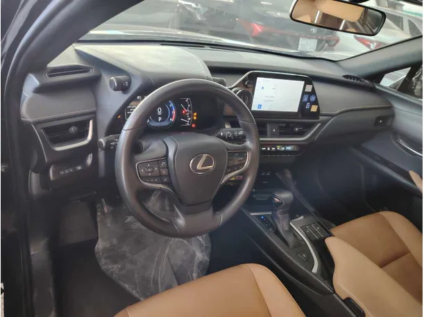 Car image 15
