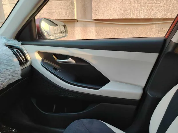Car image 32