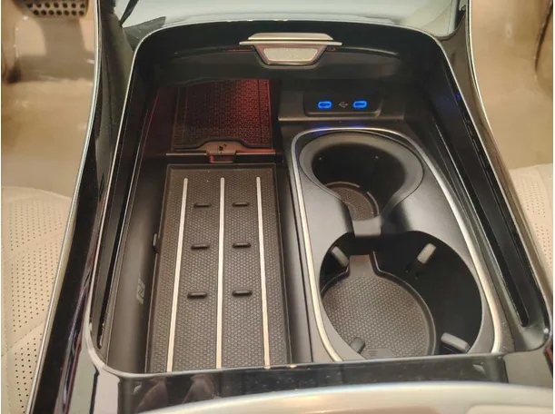 Car image 25